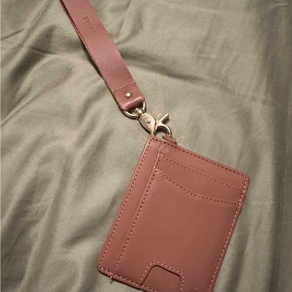 Andar Handbags - EUC Mauve Denner Wallet